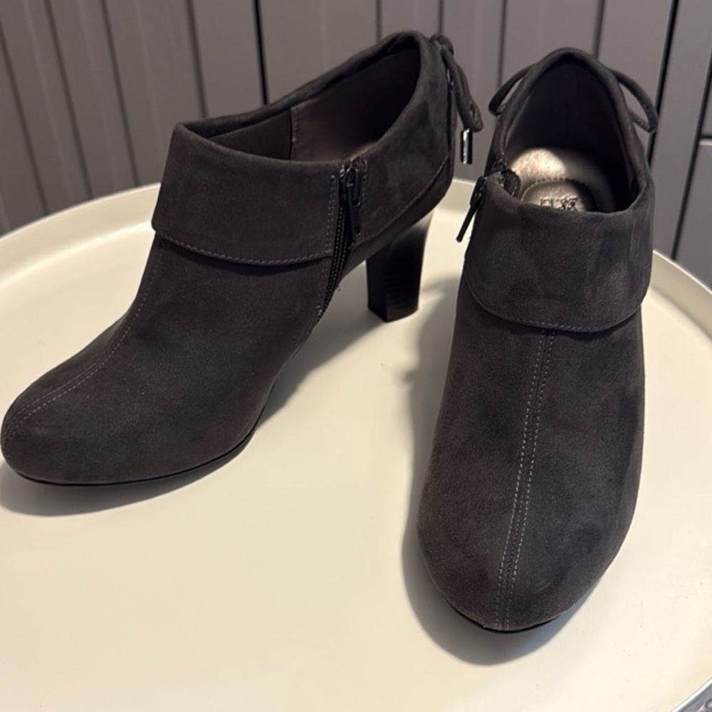 Elegant dark Gray Ankle Boots by Coach and Four size 8.